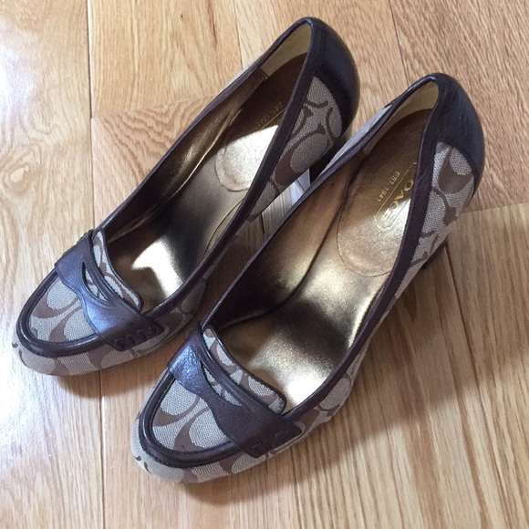 Coach Paulina pumps like new condition. - Picture 3 of 4